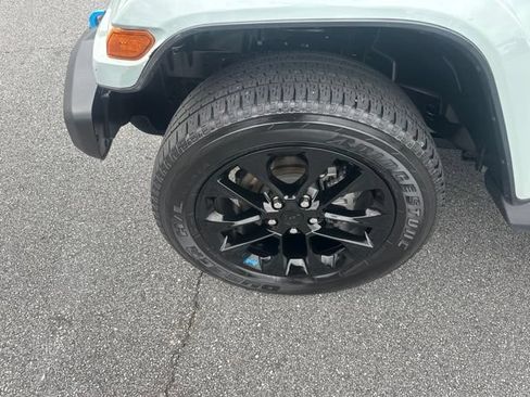 Used 2023 Jeep Wrangler Unlimited Sahara w/ Cold Weather Group AWD/4WD image 9