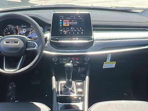 New 2025 Jeep Compass Latitude image 19