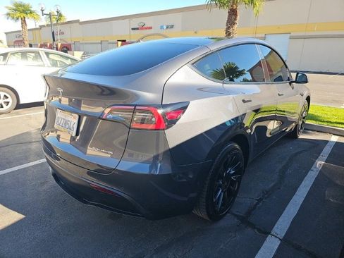 Used 2022 Tesla Model Y Long Range image 4