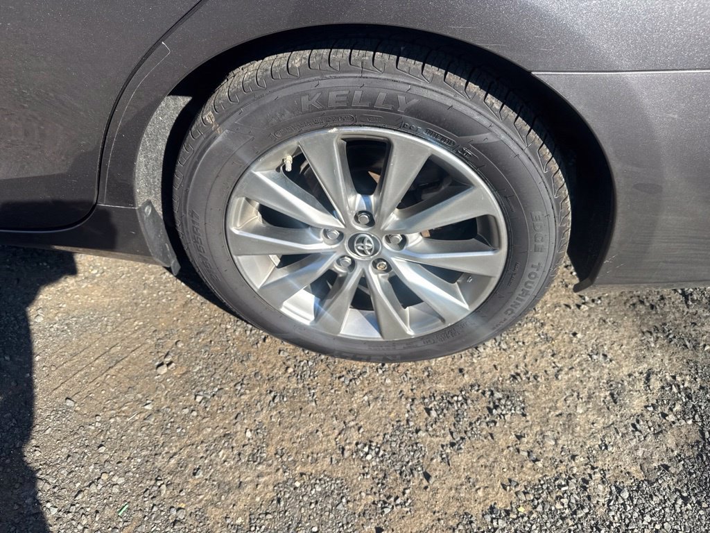 Used 2015 Toyota Camry XLE w/ Moonroof Package FWD image 19