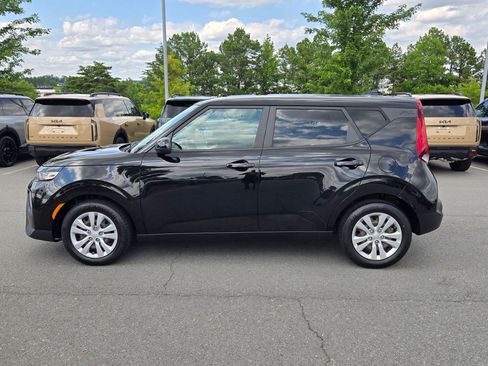 Used 2021 Kia Soul LX FWD image 4