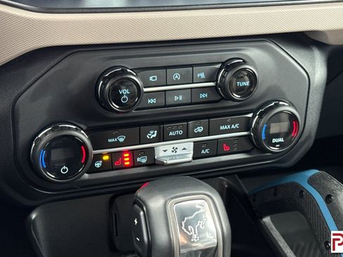 Used 2023 Ford Bronco Wildtrak image 26