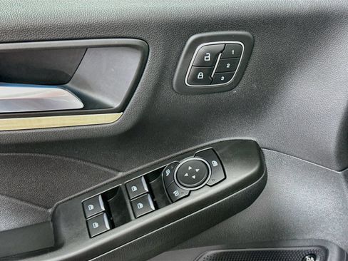 Used 2022 Ford Escape Titanium w/ Titanium Premium Package FWD image 18