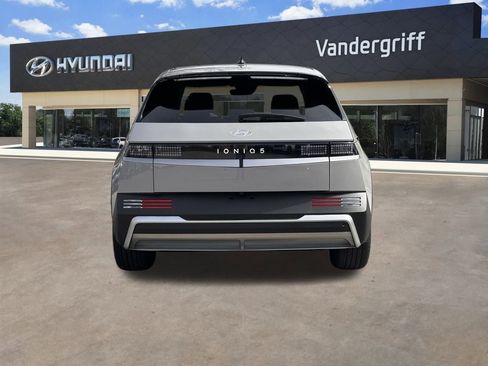 Certified 2025 Hyundai Ioniq 5 SE image 16