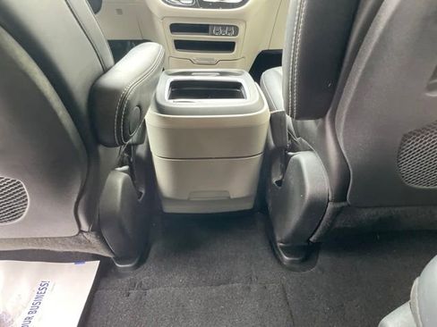 Used 2024 Chrysler Pacifica Limited FWD image 26