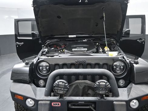 Used 2015 Jeep Wrangler Unlimited Sahara image 20