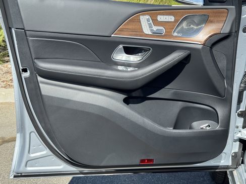 New 2025 Mercedes-Benz GLS 450 4MATIC image 17