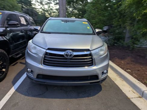 Used 2016 Toyota Highlander Limited Platinum image 2