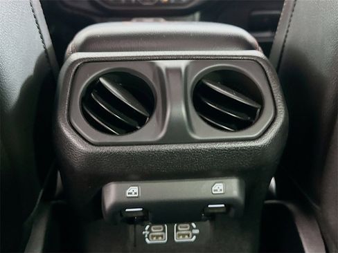 Used 2019 Jeep Wrangler Unlimited Rubicon w/ Dual Top Group image 25
