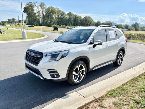 Used 2023 Subaru Forester Touring AWD/4WD image 3