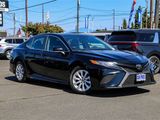 Used 2020 Toyota Camry SE image 2