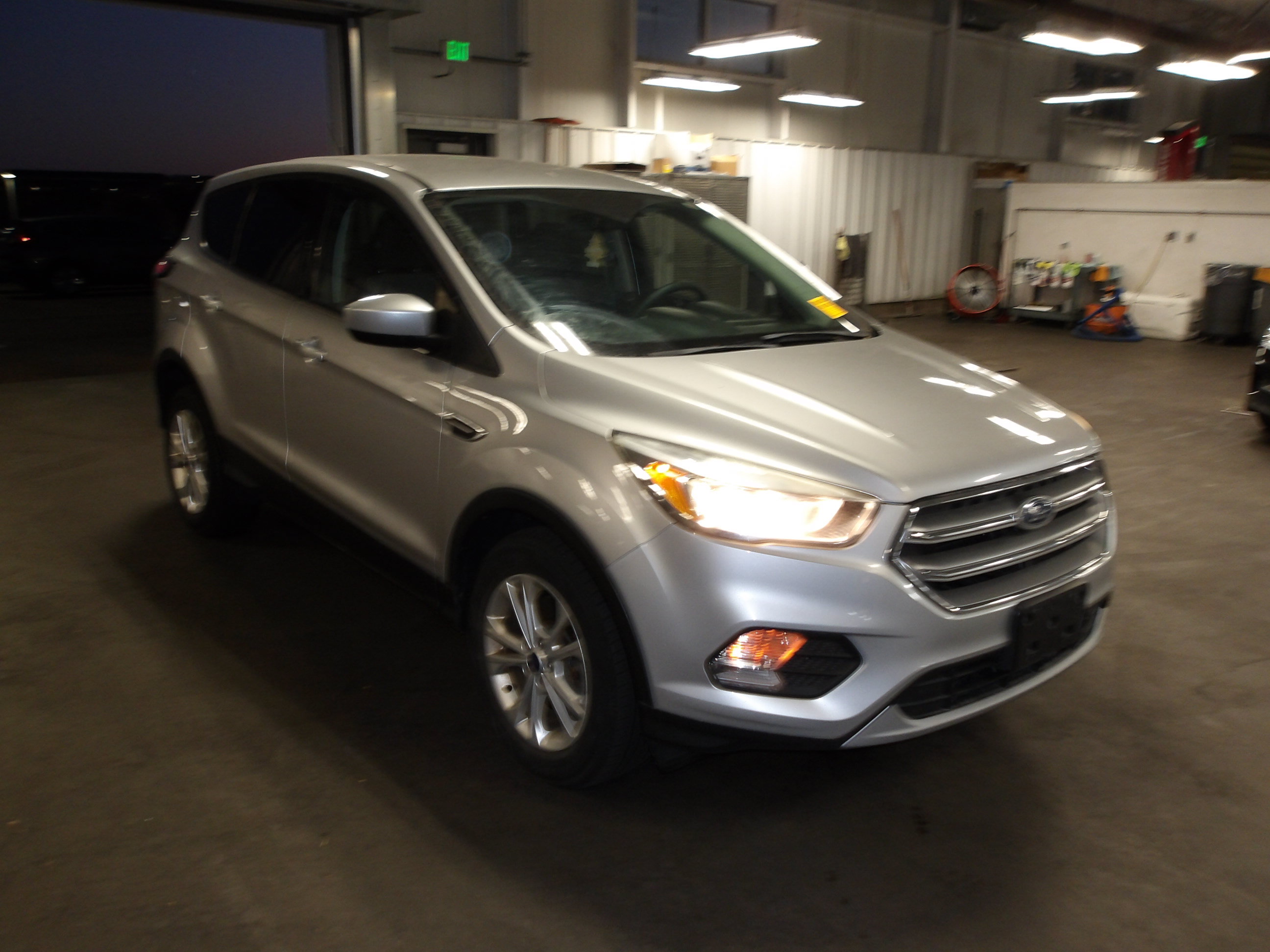Used 2017 Ford Escape SE AWD/4WD image 2