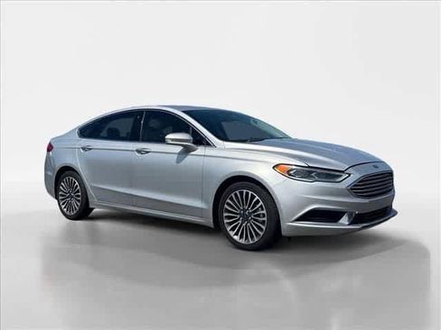 Used 2018 Ford Fusion SE w/ Fusion SE Technology Package FWD image 7