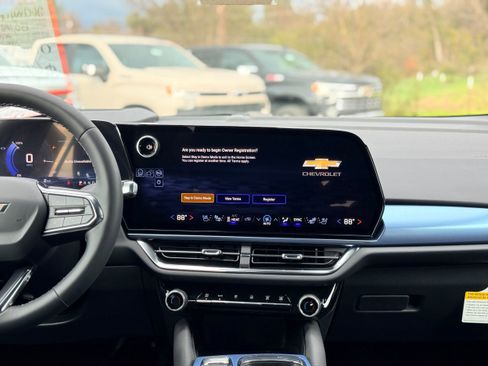 New 2026 Chevrolet Equinox EV LT image 15