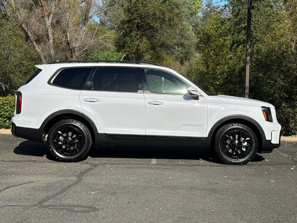 Used 2025 Kia Telluride AWD image 4