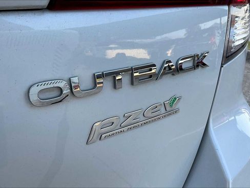 Used 2013 Subaru Outback 2.5i Limited w/ Special Appearance Pkg image 9