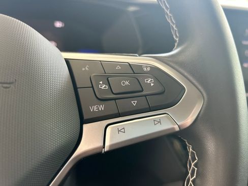 Certified 2023 Volkswagen Taos SE FWD image 17