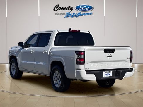Used 2024 Nissan Frontier SV image 24