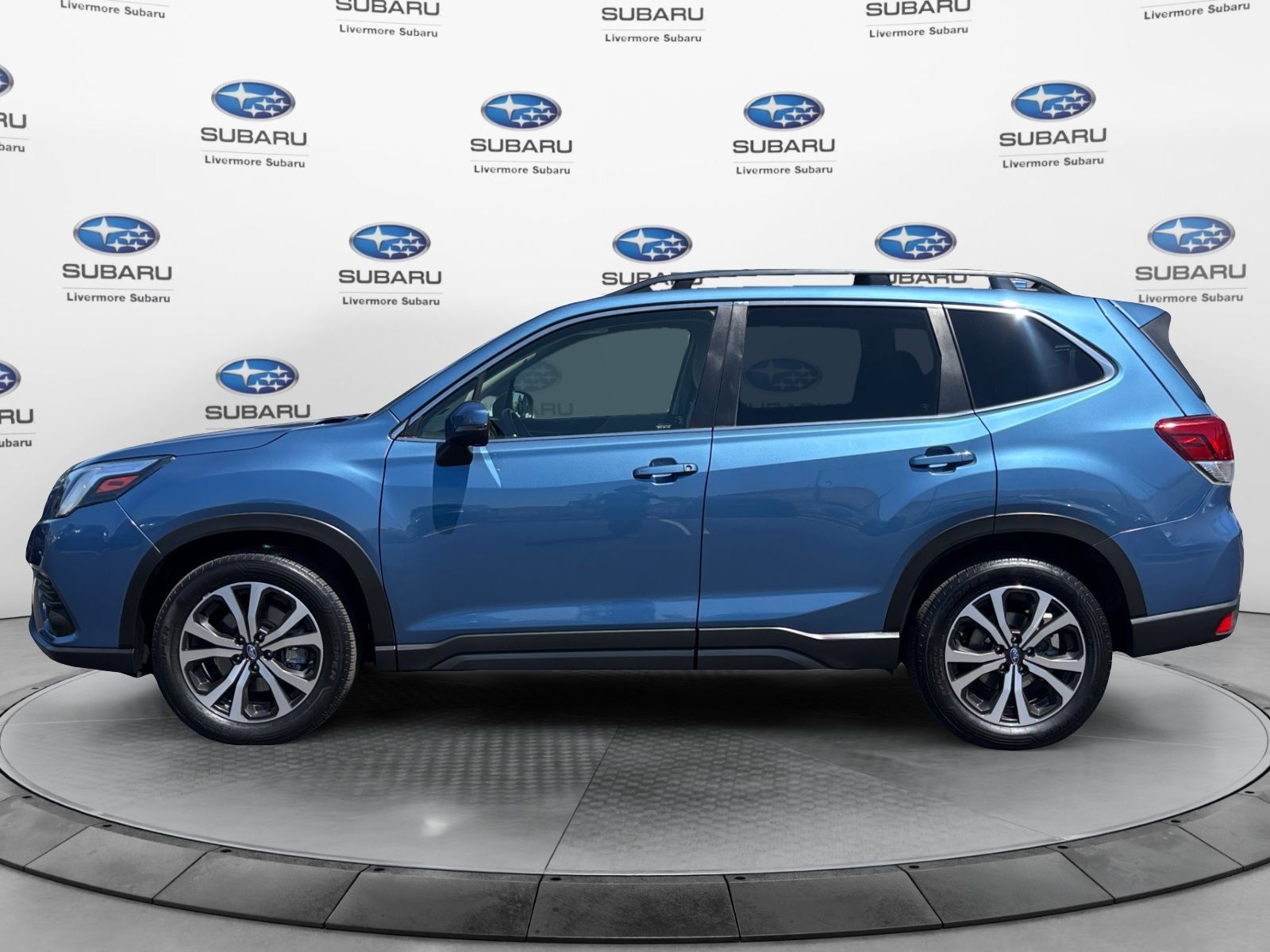 Used 2023 Subaru Forester Limited AWD/4WD image 2