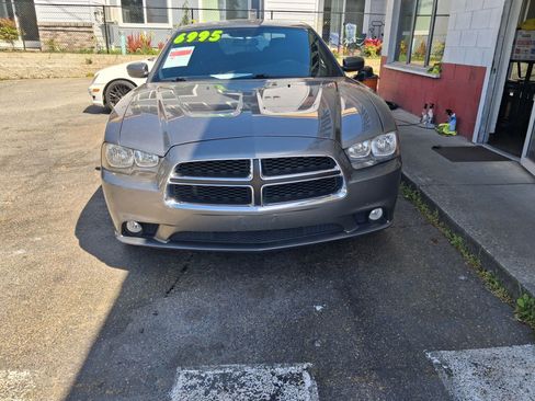 Used 2012 Dodge Charger SE RWD image 6