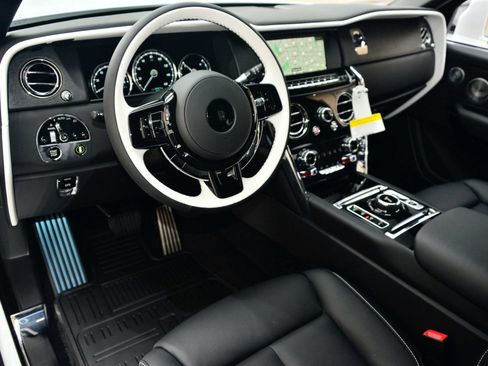 Certified 2023 Rolls-Royce Cullinan w/ Technology Package AWD/4WD image 17