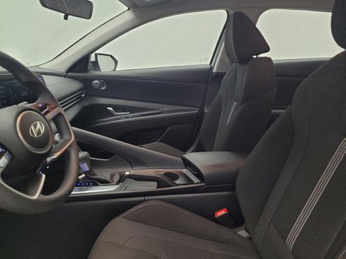 Used 2024 Hyundai Elantra SE FWD image 17