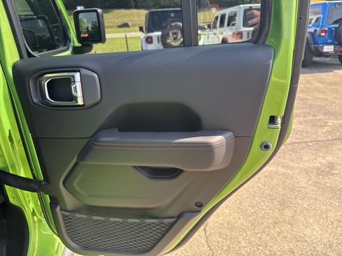 New 2025 Jeep Wrangler Unlimited Rubicon w/ Steel Bumper Group AWD/4WD image 19