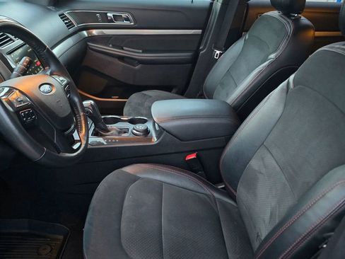 Used 2019 Ford Explorer XLT w/ Equipment Group 202A image 12