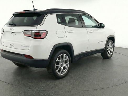 Used 2025 Jeep Compass Limited image 9