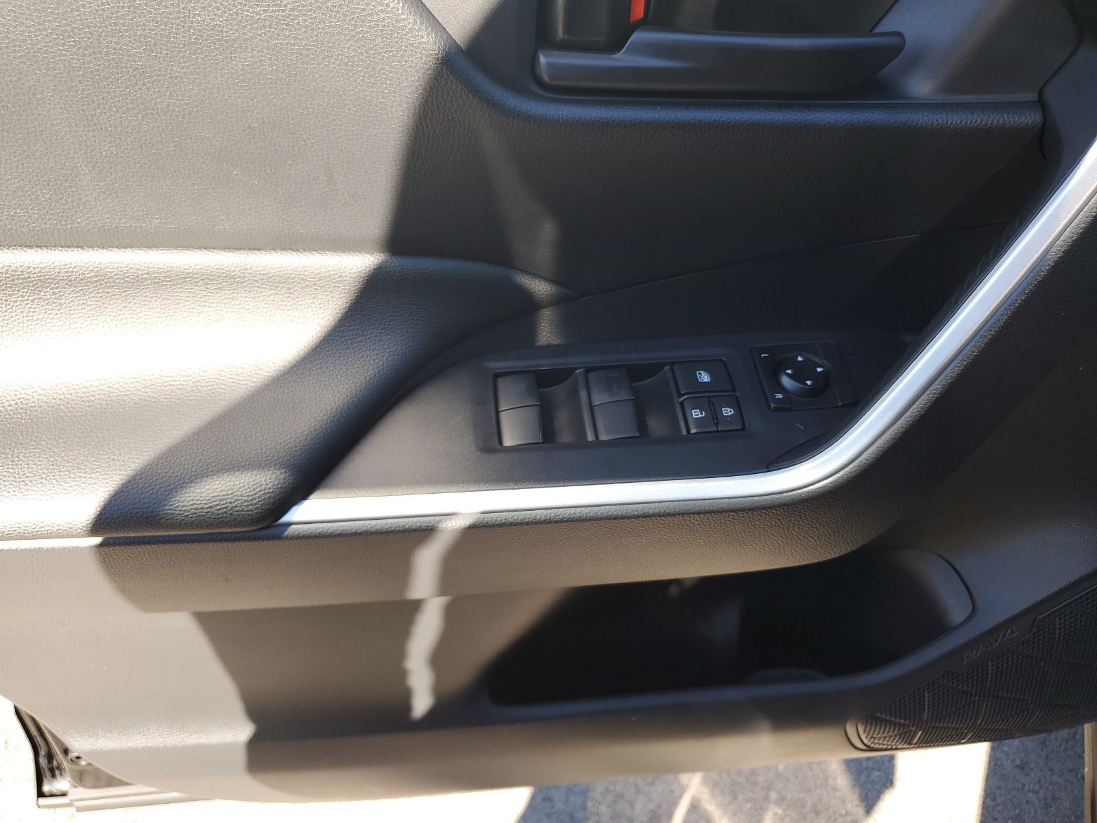 Used 2025 Toyota RAV4 LE AWD/4WD image 20