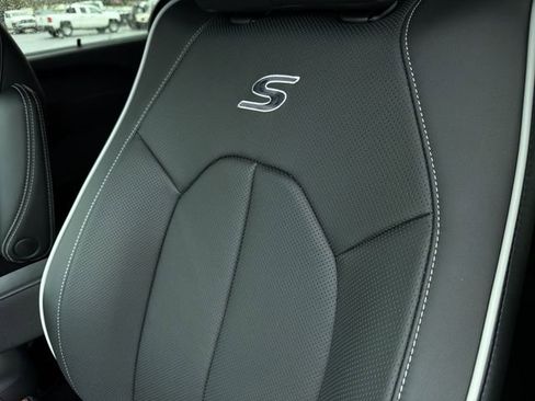 New 2026 Chrysler Pacifica Limited image 21