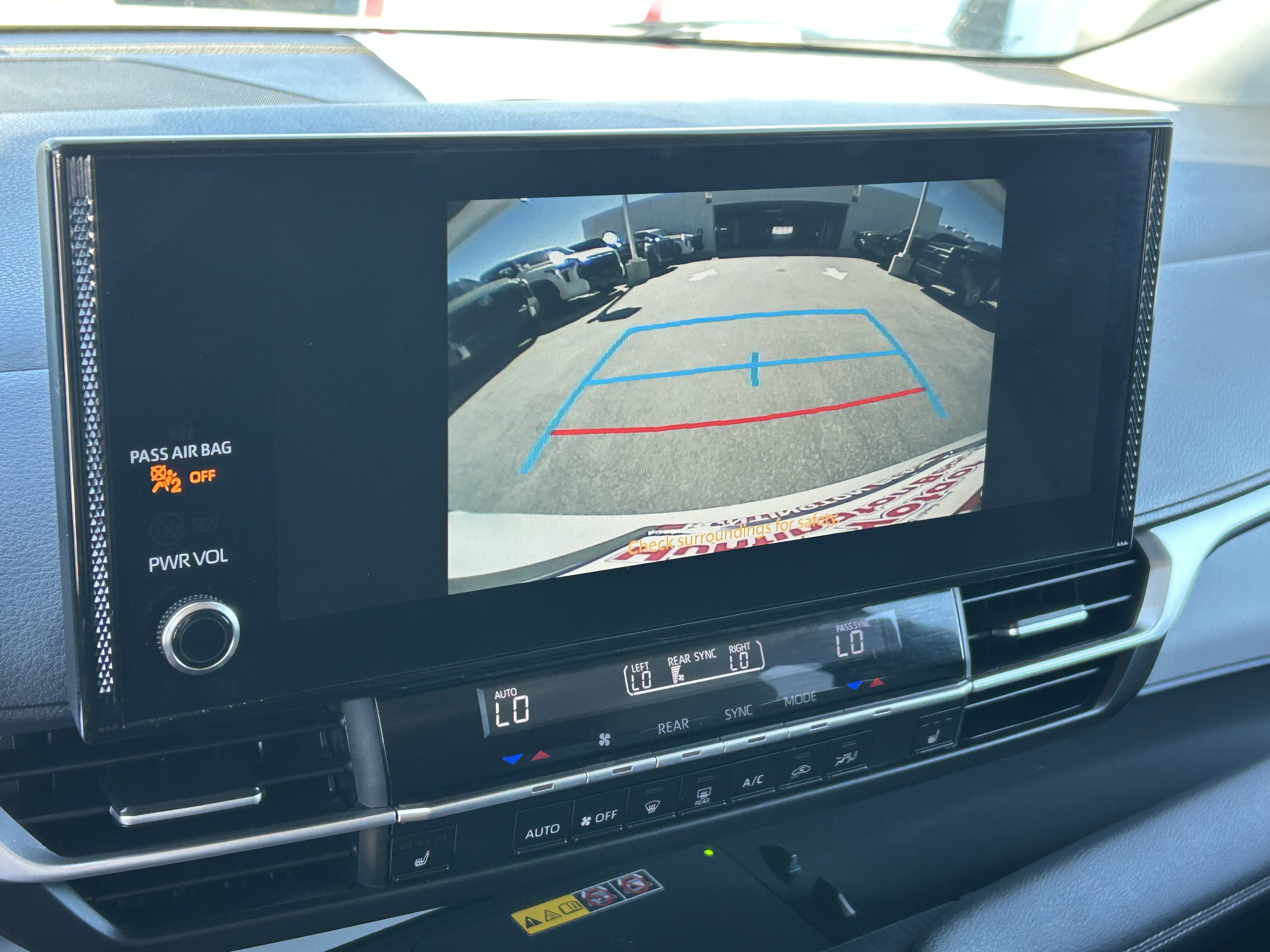 Certified 2025 Toyota Sienna XLE FWD image 21