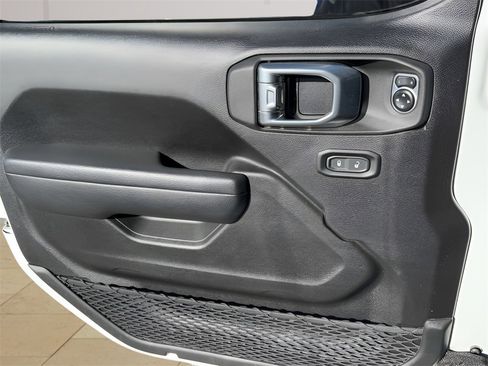 Used 2024 Jeep Gladiator Willys image 24