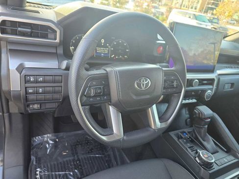 Used 2024 Toyota Tacoma TRD Off-Road image 25