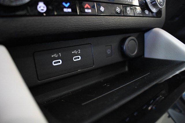Used 2025 Mitsubishi Outlander AWD image 39