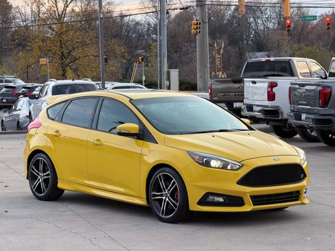 Used 2017 Ford Focus ST w/ Equipment Group 402A image 9