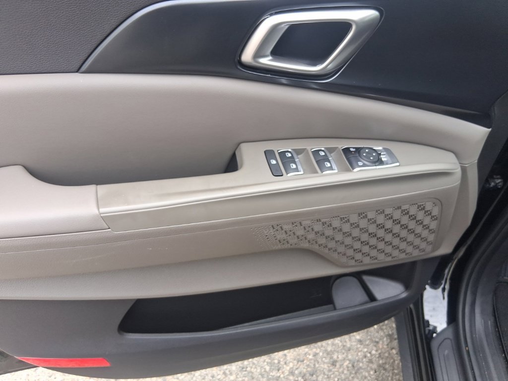 Certified 2026 Kia Carnival FWD image 9