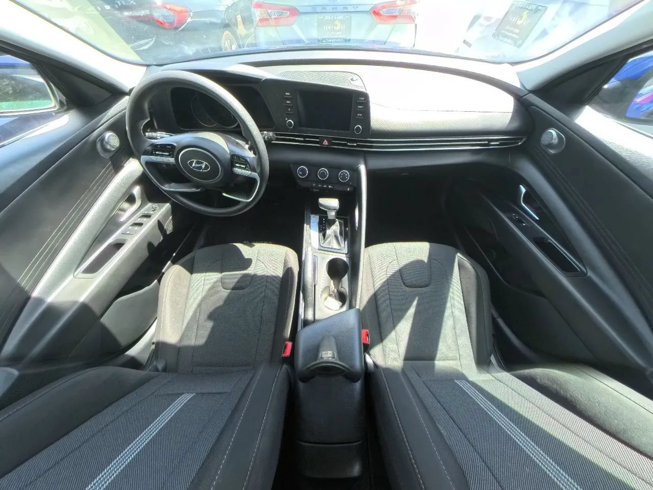 Used 2021 Hyundai Elantra SE FWD image 23