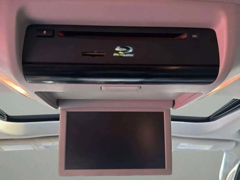 Used 2016 Toyota Sequoia Platinum image 28