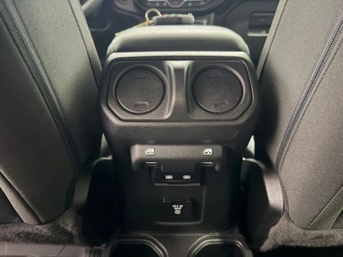 Used 2023 Jeep Wrangler Unlimited Sahara w/ LED Lighting Group AWD/4WD image 29