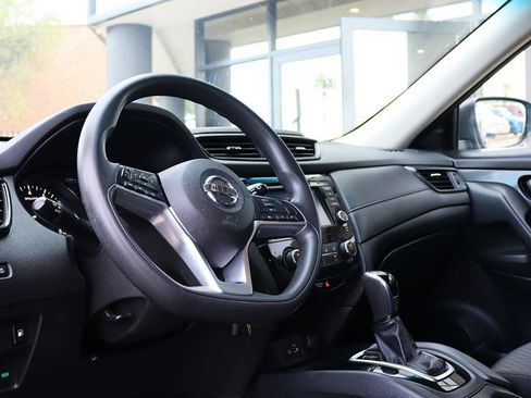 Used 2020 Nissan Rogue S FWD image 39