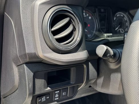 Used 2019 Toyota Tacoma TRD Sport w/ Technology Package AWD/4WD image 14