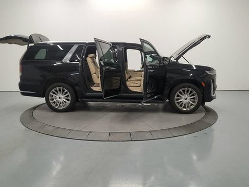 Used 2021 Cadillac Escalade ESV Premium Luxury AWD/4WD image 17