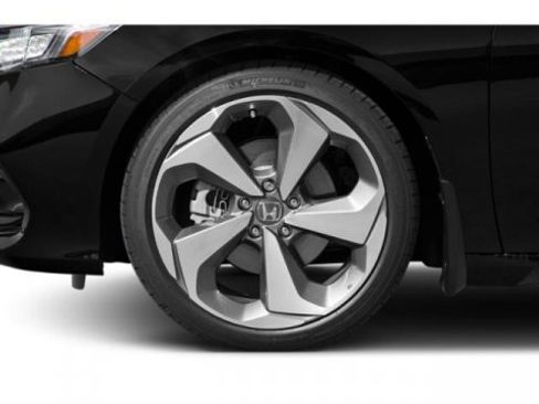 Used 2018 Honda Accord Touring image 12