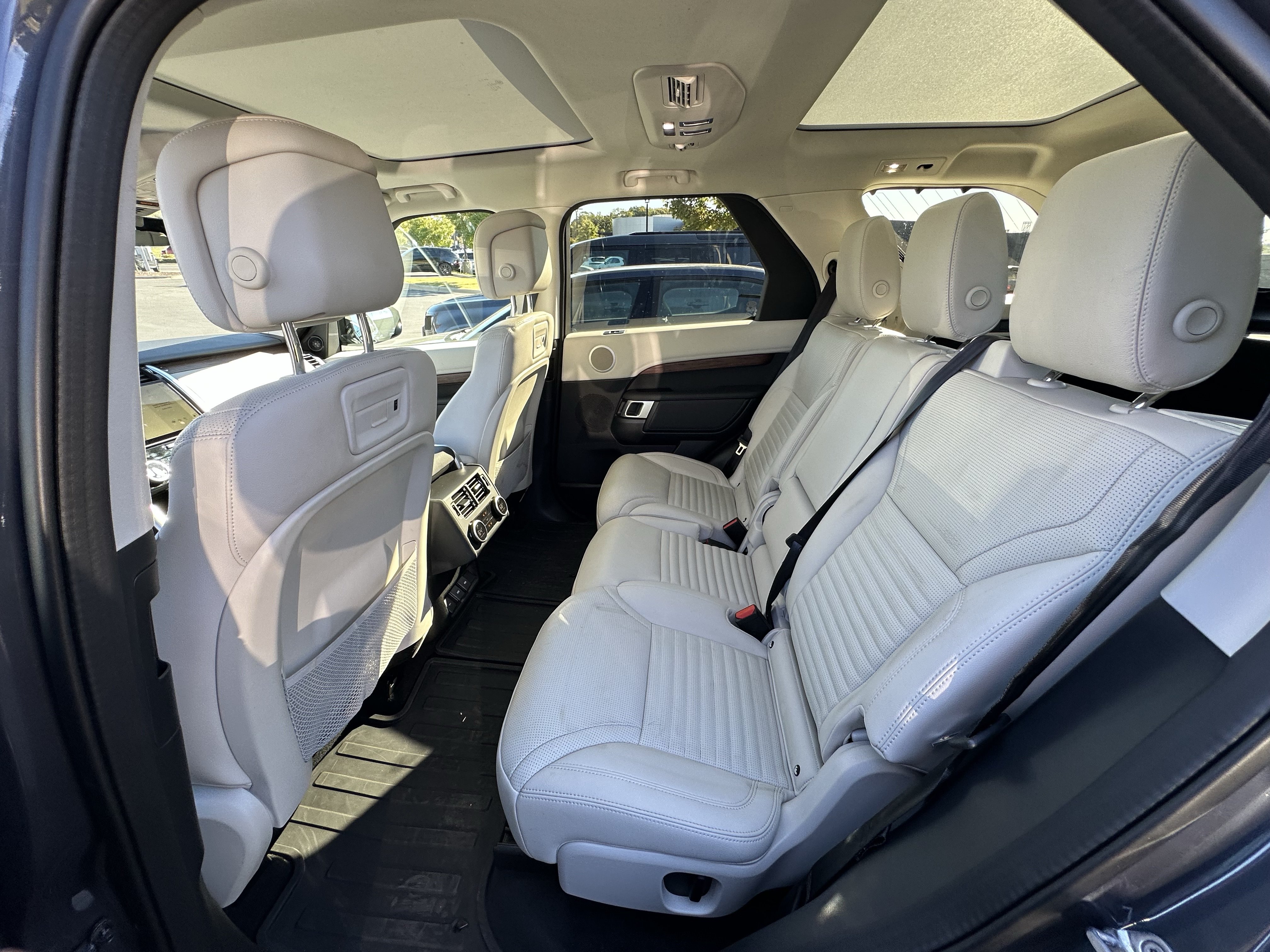 Certified 2024 Land Rover Discovery S AWD/4WD image 31