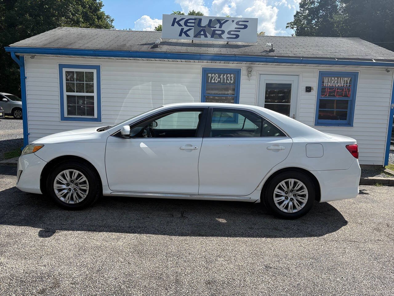 Used 2013 Toyota Camry LE FWD image 3