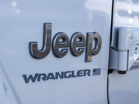 Used 2023 Jeep Wrangler Unlimited Sahara AWD/4WD image 10