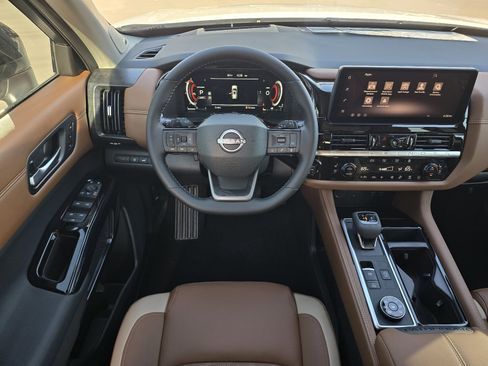 New 2026 Nissan Pathfinder Platinum image 14