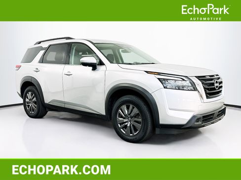Used 2025 Nissan Pathfinder SV image 1