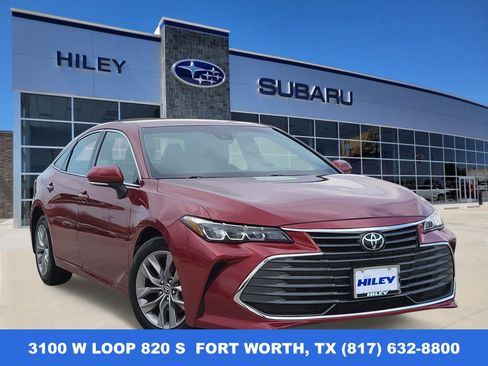 Used 2022 Toyota Avalon XLE image 1